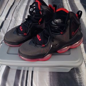 LeBrons 19 High tops , like new